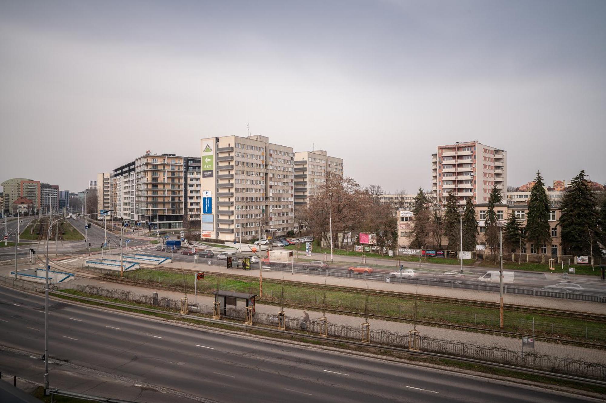 Rentplanet - Legnicka Residence Wroclaw Bagian luar foto